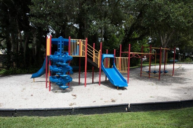 Building Photo - 233 Crown Oaks Way