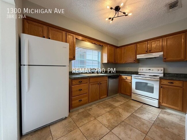 Building Photo - 1300 Michigan Ave