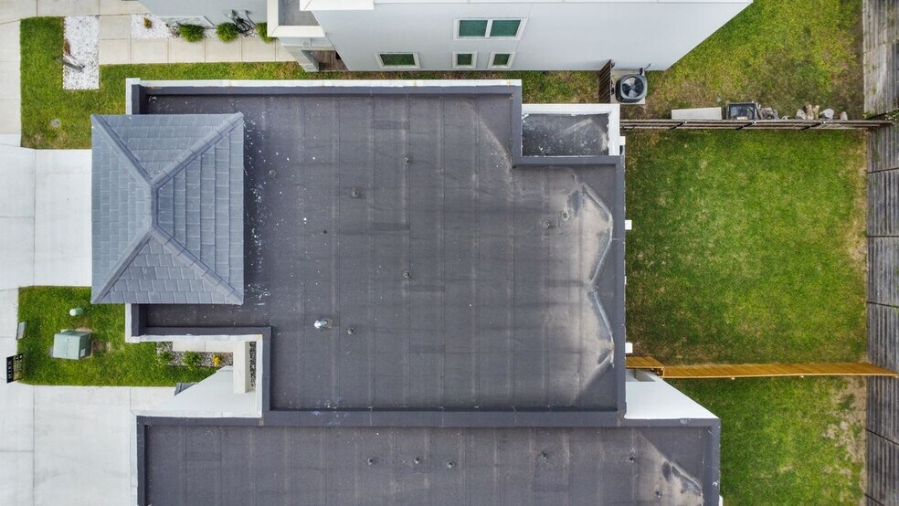 Building Photo - 2229 Corales St