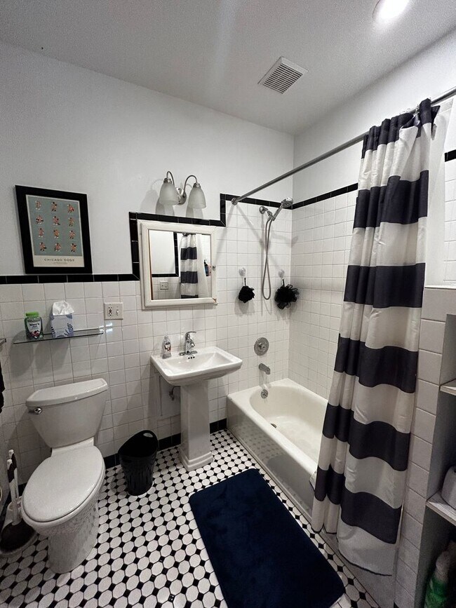 Building Photo - 3614 N. Paulina-3614-1