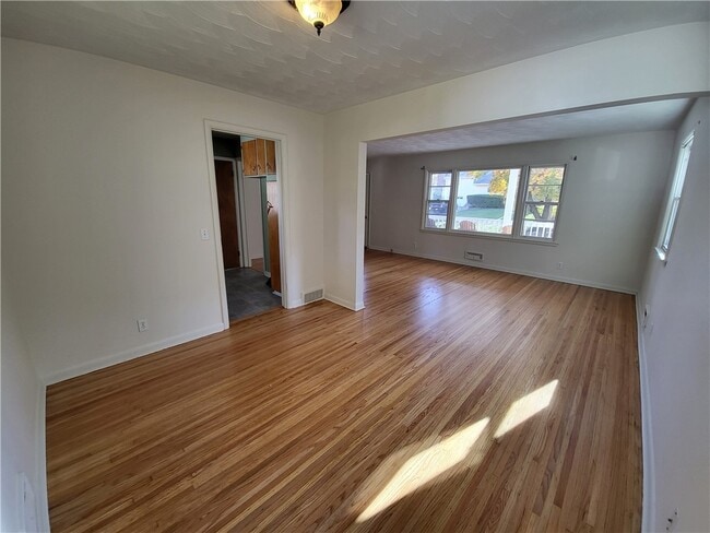 Building Photo - 59 Pinnacle Rd