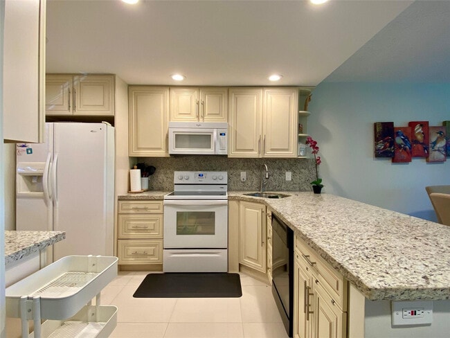 Building Photo - 3800 Oaks Clubhouse Dr