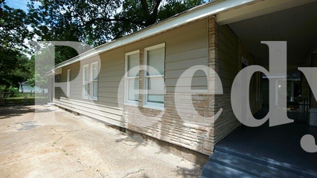 Building Photo - 797 Carson St