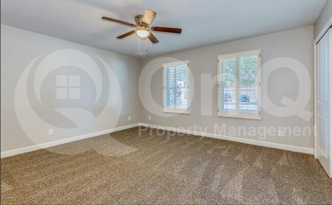 Building Photo - 2502 E Sahuaro Dr