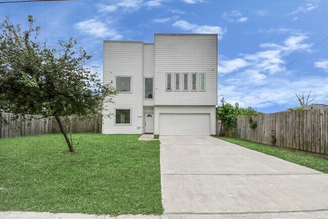 Primary Photo - 4228 Bellfort Ave