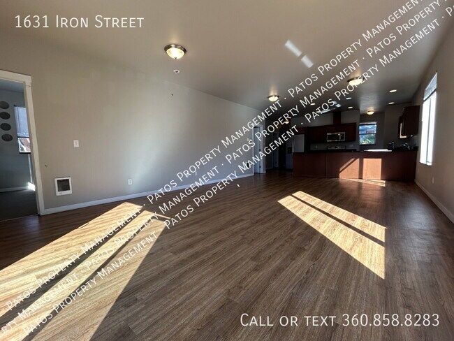 Building Photo - 1631 Iron St