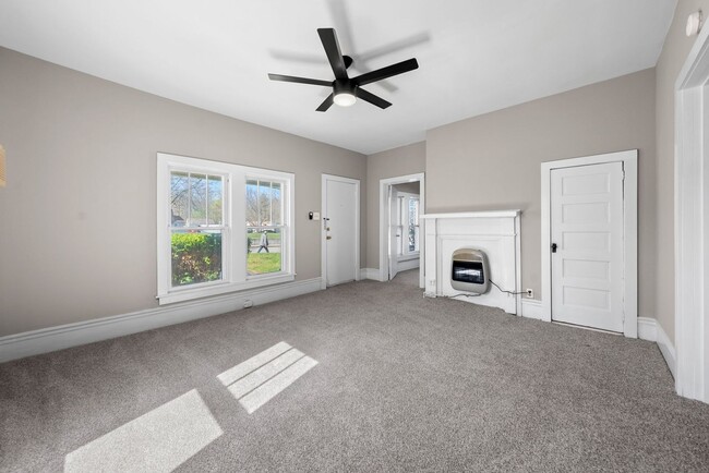 Building Photo - 2 Bedroom Home Near APSU Campus For Rent!