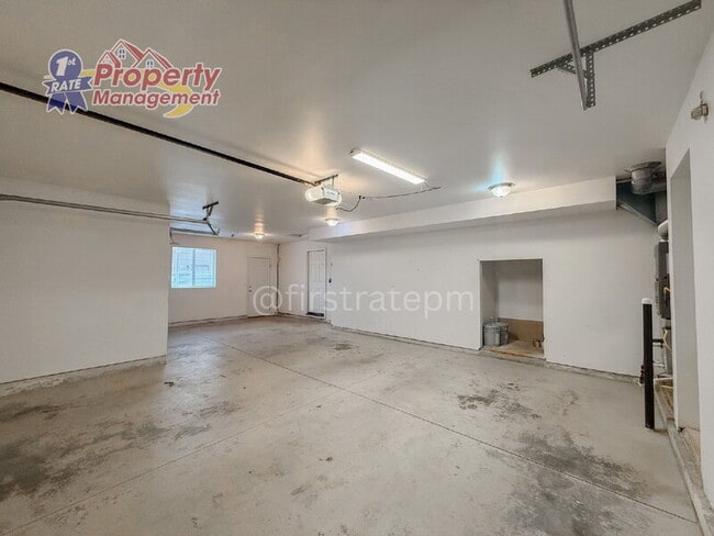 Building Photo - 1923 N Tyra Ave