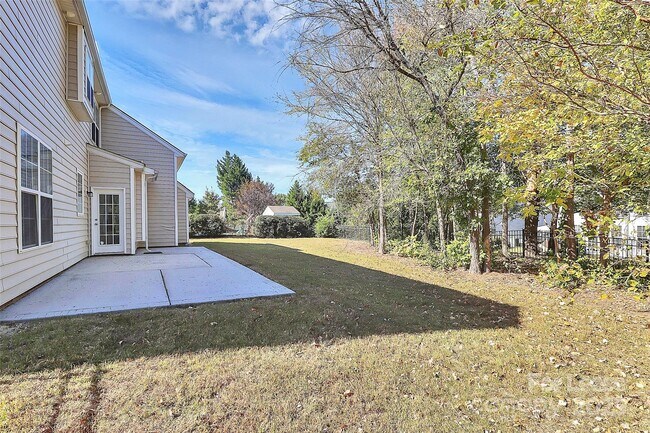 Building Photo - 2108 Oakcliffe Ct