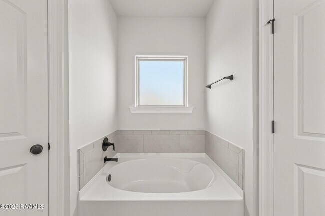 Building Photo - 207 Barnsley Dr