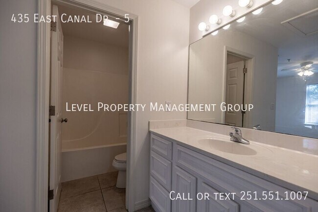 Building Photo - 435 E Canal Dr