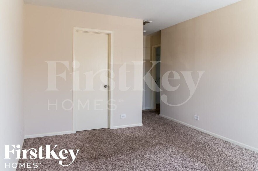 Building Photo - 2406 Aspen Dr