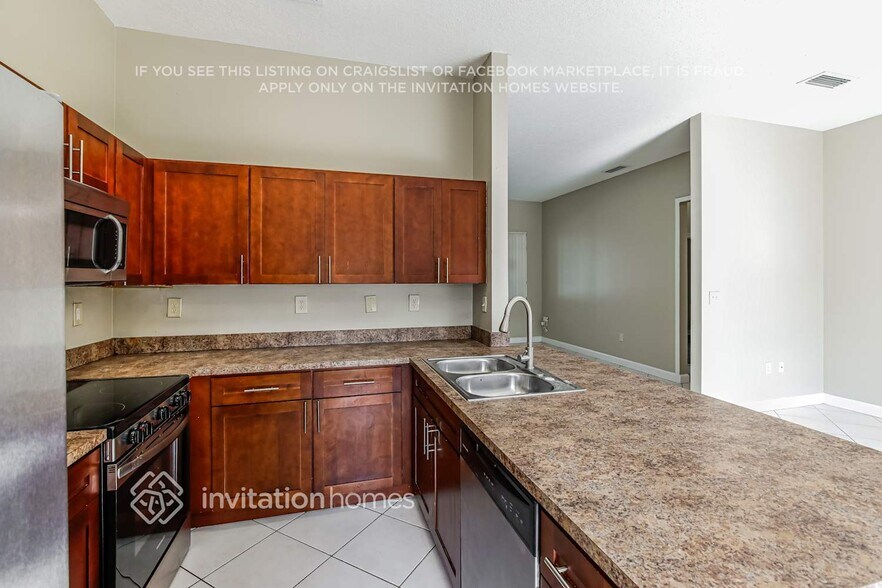 Building Photo - 14146 SW 160th Ct