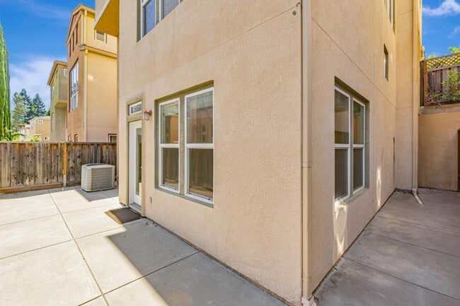 Building Photo - 2678 Deerwood Dr