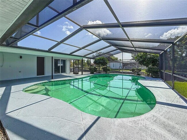 Building Photo - 1900 Sandpiper Dr