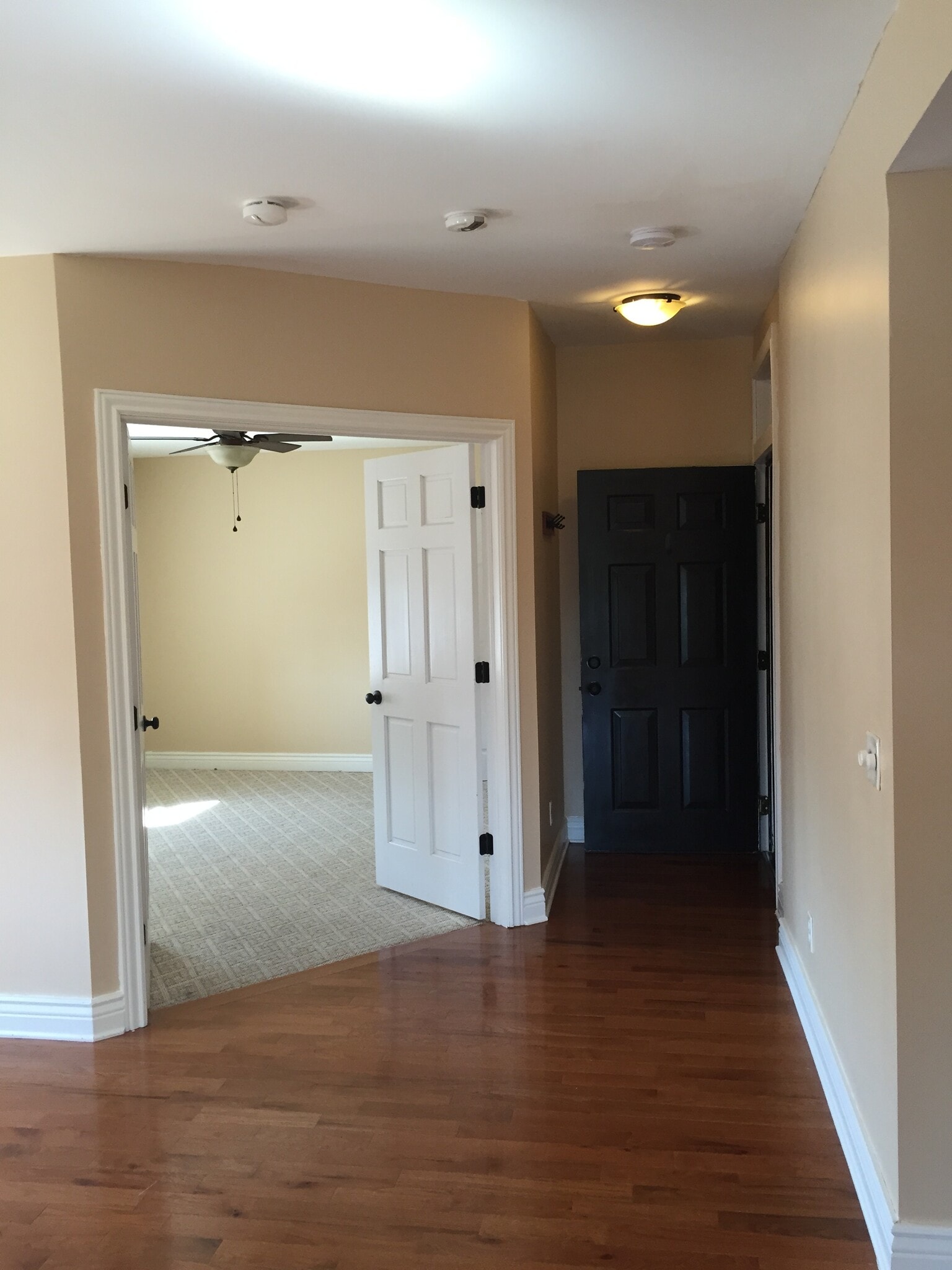 Building Photo - 23 S Main St Apt 5