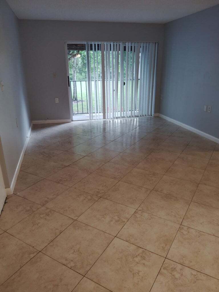 Building Photo - 1140 Lake Victoria Dr
