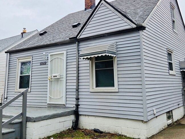 Building Photo - 20282 Westphalia St