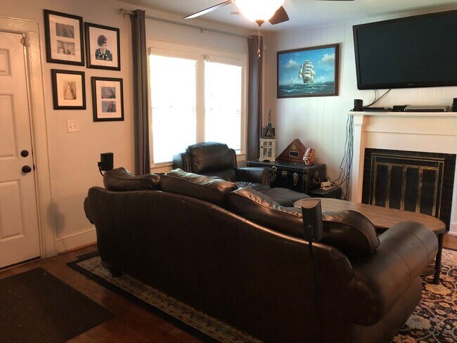 Building Photo - Charming Home in Haymount