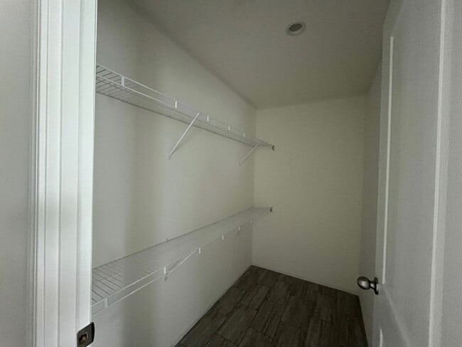 Building Photo - 24 Eland Dr