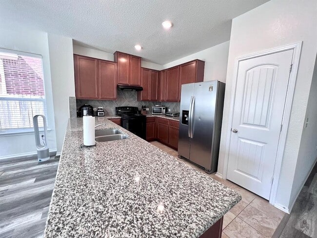 Building Photo - 7900 Crystalbrook W