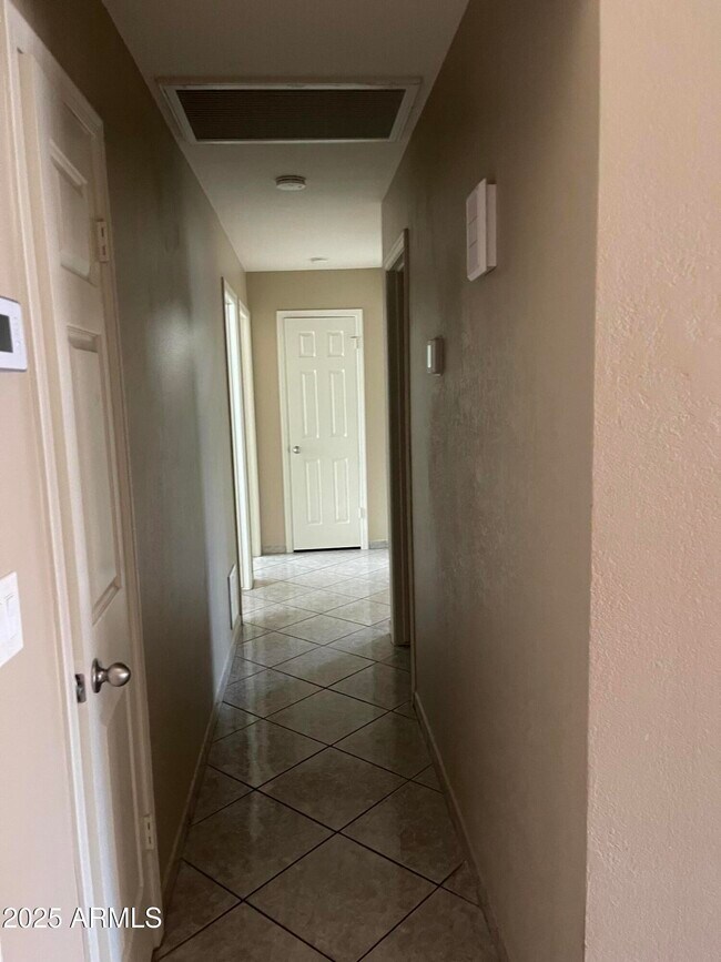 Building Photo - 3443 E Tonto Ln