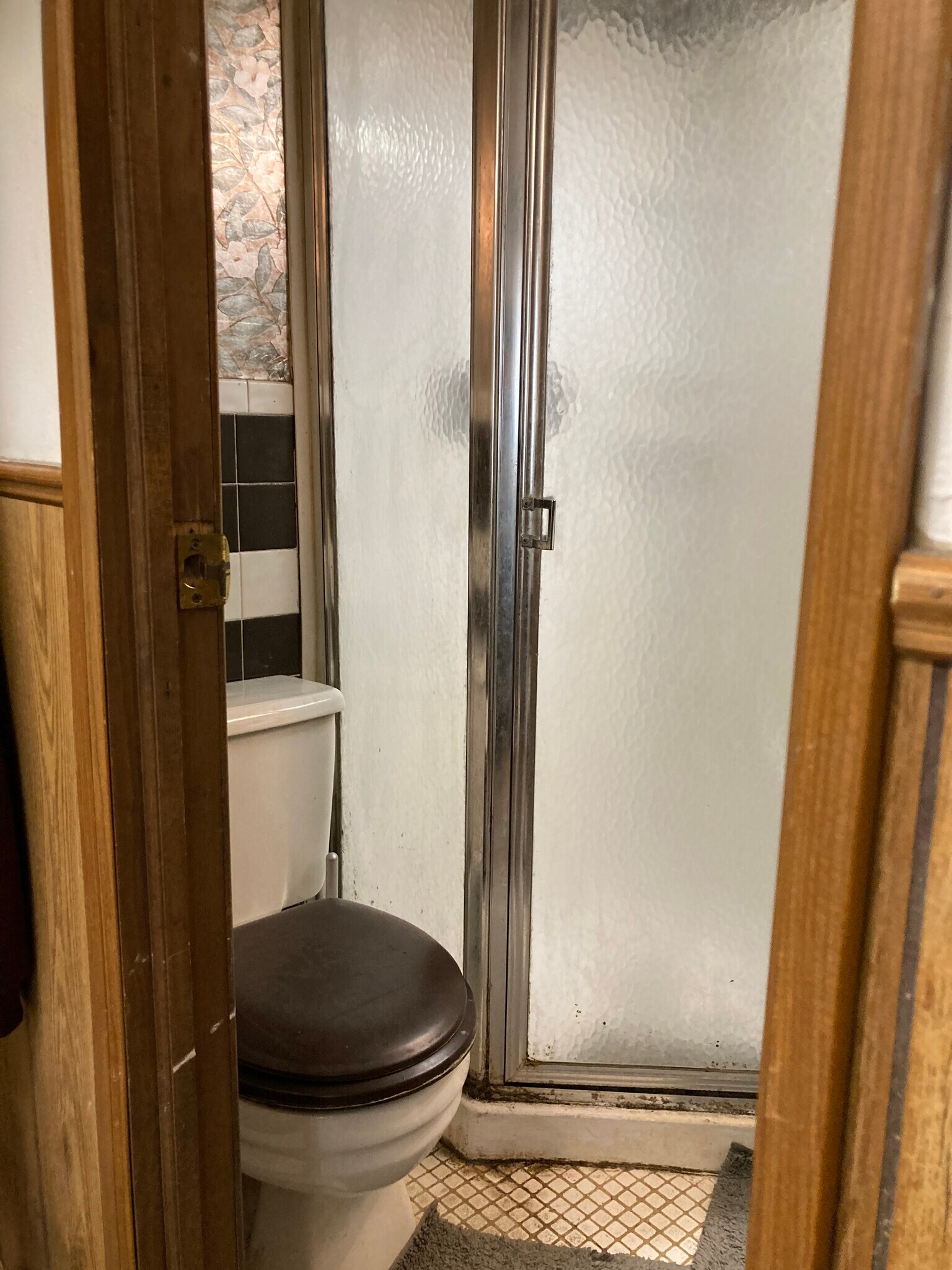 New shower stall, lavatory new sink - 764 Lenore Ln