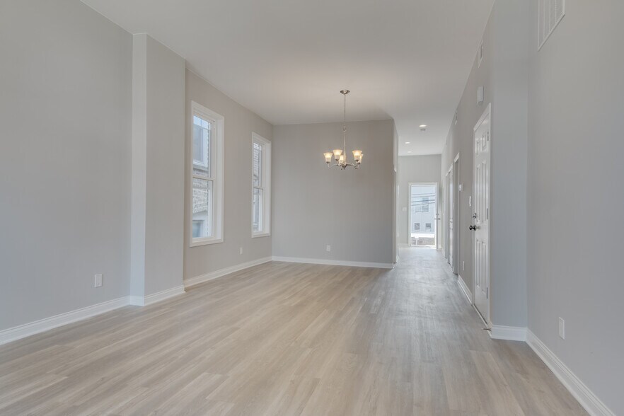 Building Photo - 1536 N Talman Ave