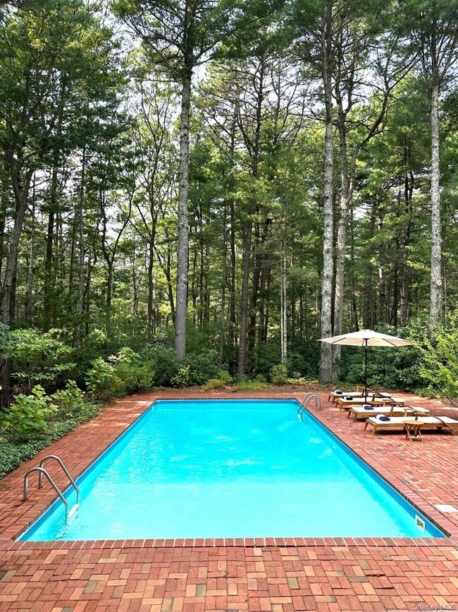 Building Photo - 33 Oakhill Ln