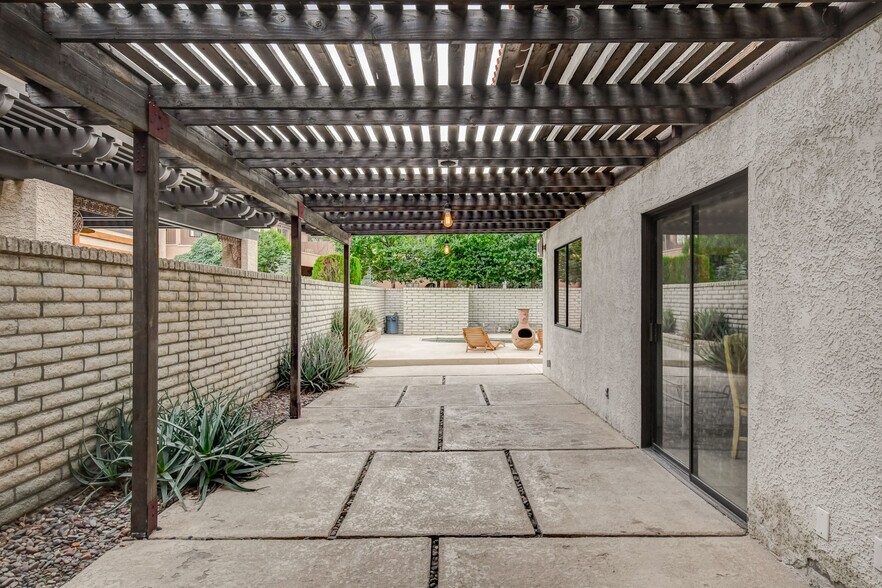 Building Photo - 945 Vegas Valley Dr