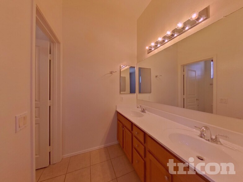 Building Photo - 1225 N 36th St