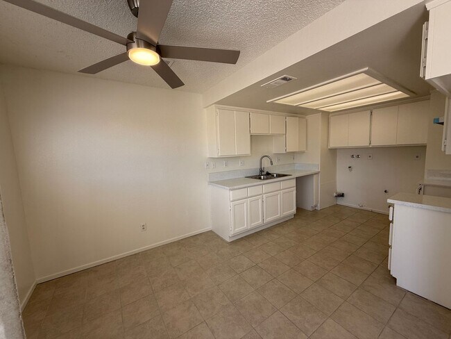 Building Photo - 3711