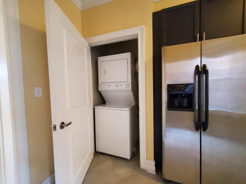 377 Baldwin Ave 2B - 379 Baldwin Ave