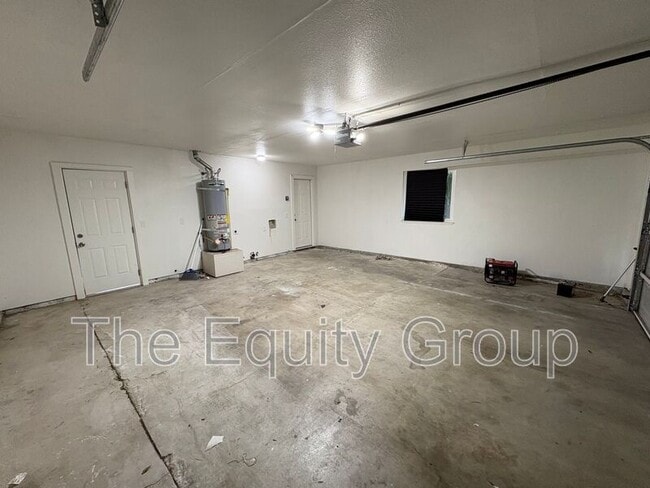 Building Photo - 609 S Acacia Dr