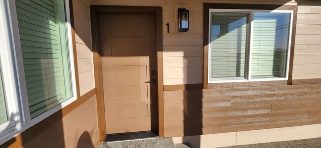 Building Photo - 3213150