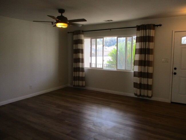 Building Photo - Lakeside Newly remodeled 4 Bdr 2.5 Bath Ho...