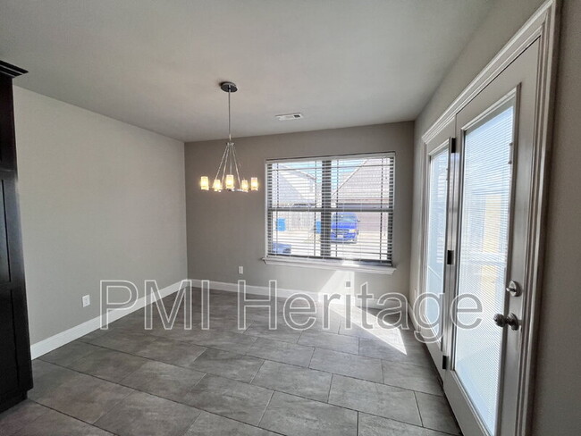 Building Photo - 3214 SW Stonepoint Ave