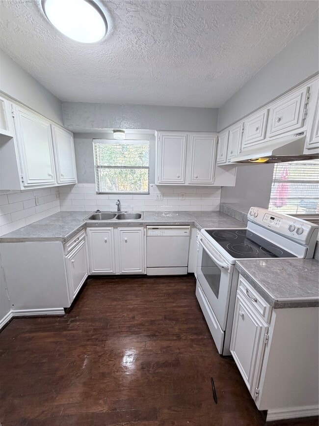 Building Photo - 1802 Oaklawn St