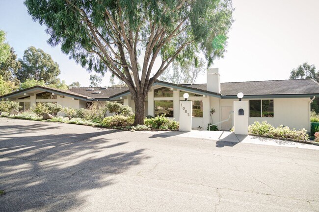 Building Photo - Well-Appointed Home in Desirable Mountain View School District