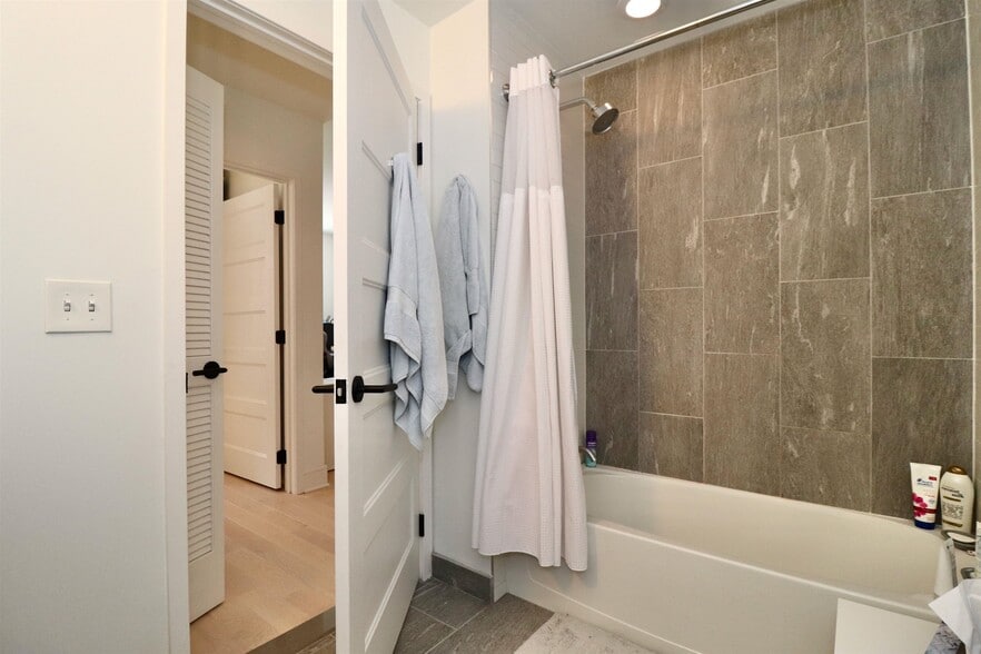 Building Photo - 10 Provost St