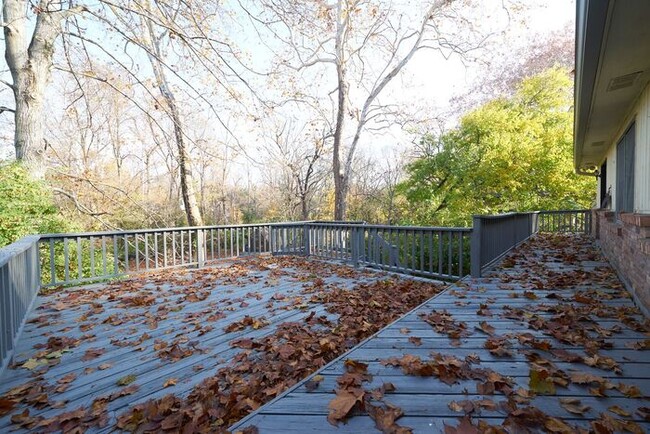 Building Photo - Spacious 3 Bedroom with Finished Basement ...