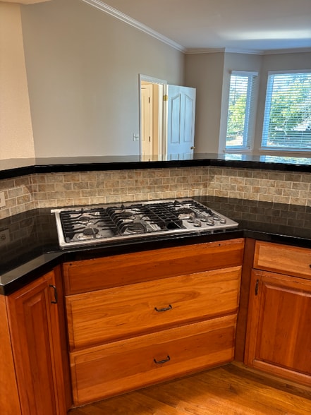 Building Photo - 242 N San Pedro Rd