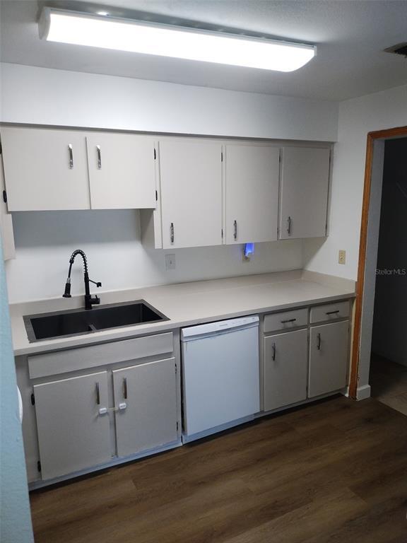 Building Photo - 256 Village View Ln