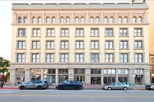 Building Photo - 415 22nd St
