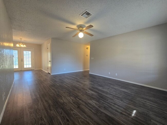 Building Photo - 3 Bedroom 2 Bath home in Shawnee!