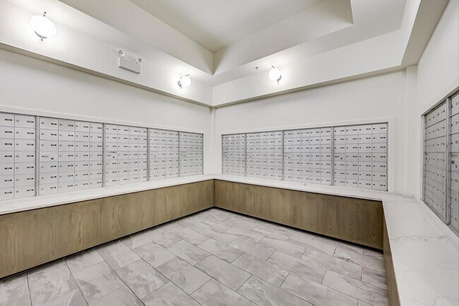 Building Photo - 165 N Canal St