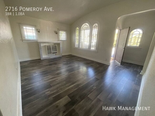 Charming Bright Spanish-style unit in Boyl... - 2716 Pomeroy Ave Los ...