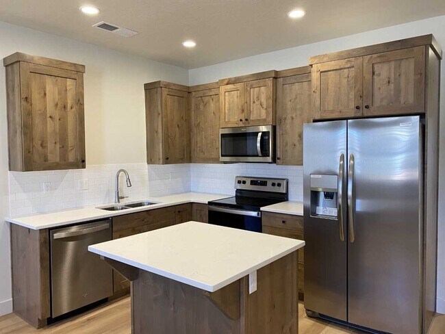 Building Photo - 4008 Bedford Pl