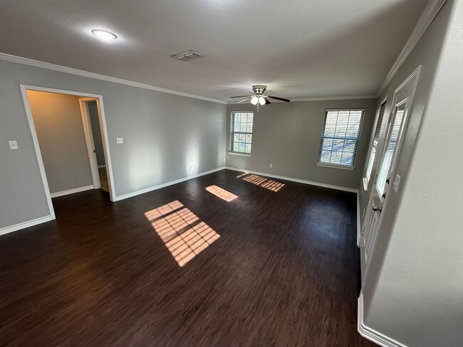 Building Photo - 3/2/1 near UT Tyler!