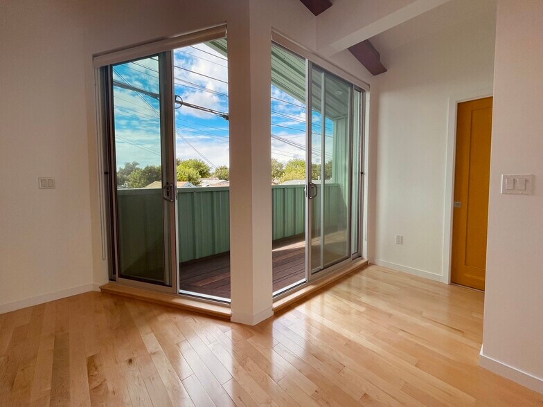 Building Photo - 6539 West Blvd